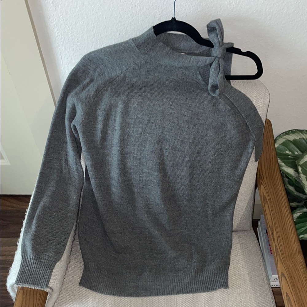 Gray Asymmetrical One-Sleeve Sweater with Bow Detail